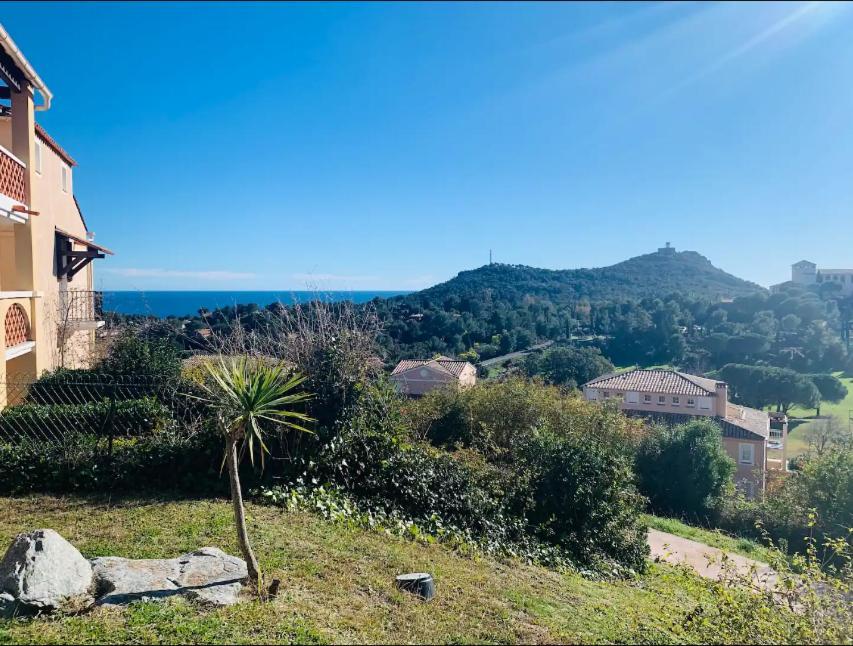 Village Cap Esterel, Piscine, Plage Saint-Raphaël المظهر الخارجي الصورة