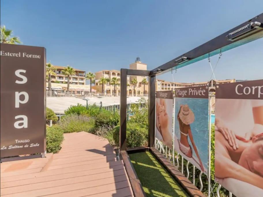 Village Cap Esterel, Piscine, Plage Saint-Raphaël المظهر الخارجي الصورة