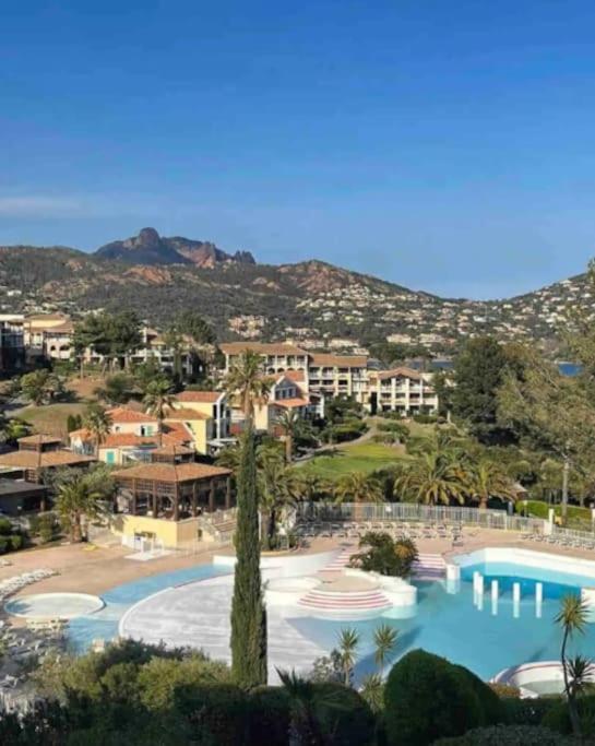 Village Cap Esterel, Piscine, Plage Saint-Raphaël المظهر الخارجي الصورة
