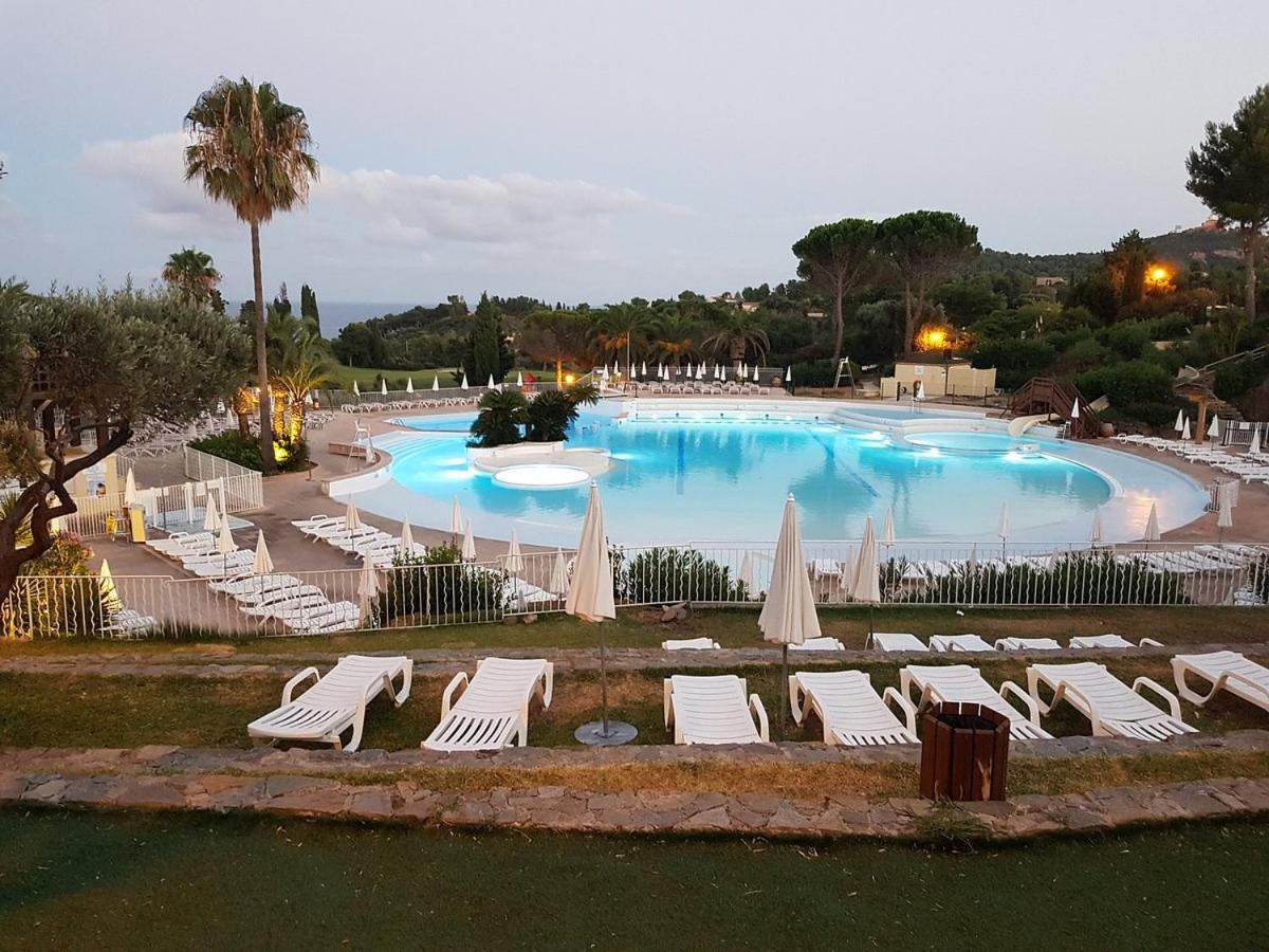 Village Cap Esterel, Piscine, Plage Saint-Raphaël المظهر الخارجي الصورة